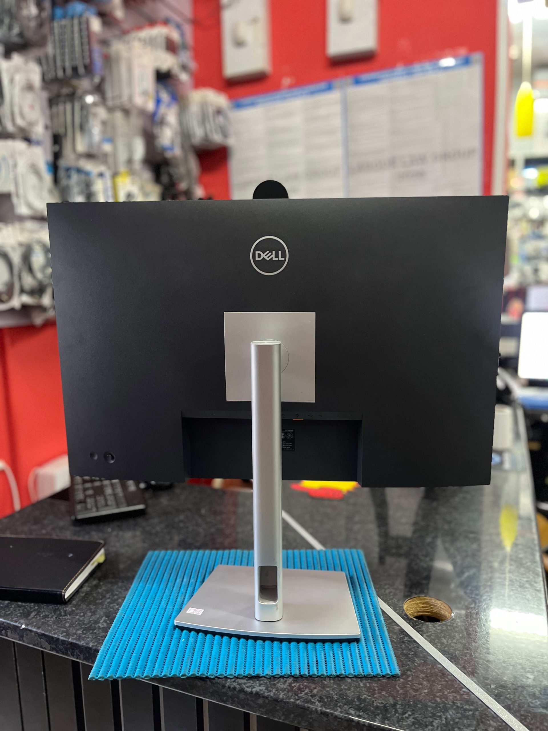 Dell Pro P2726DEB conferencing monitor - Image 2